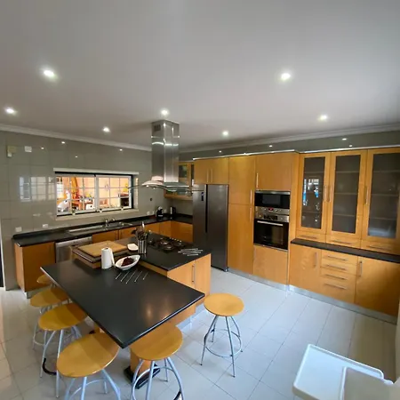 Villa Spacious Ground-floor With Private & Heated Pool Sao Martinho do Porto