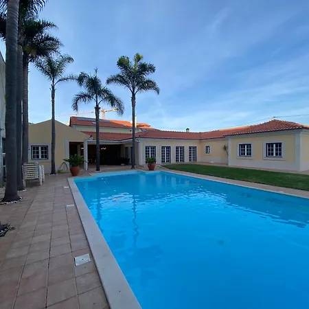 Villa Spacious Ground-floor With Private & Heated Pool São Martinho do Porto