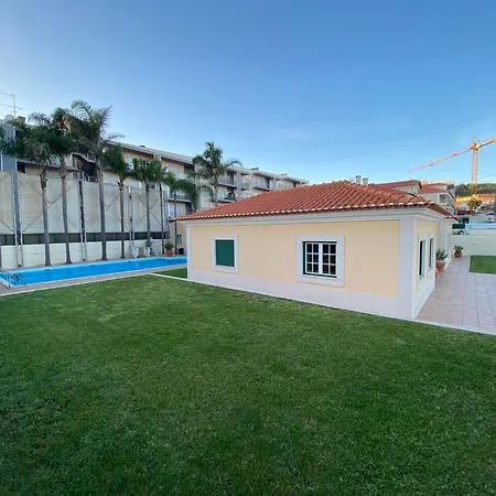 Villa Spacious Ground-floor With Private & Heated Pool São Martinho do Porto