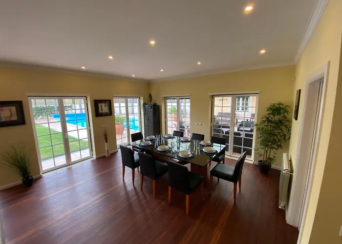 Spacious Ground-floor With Private & Heated Pool Villa São Martinho do Porto