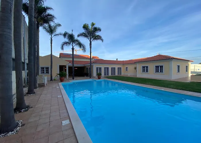 Villa Spacious Ground-floor With Private & Heated Pool São Martinho do Porto