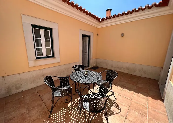 Spacious Ground-floor With Private & Heated Pool São Martinho do Porto